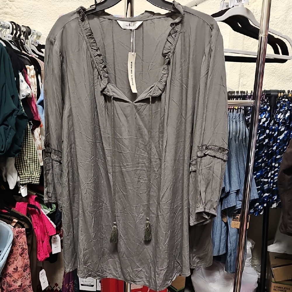 Nwt Green Women's Top #139